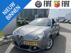 Alfa Romeo Giulietta - 1.4 T Distinctive | Navi | Parkeersensoren | Trekhaak | Climate control