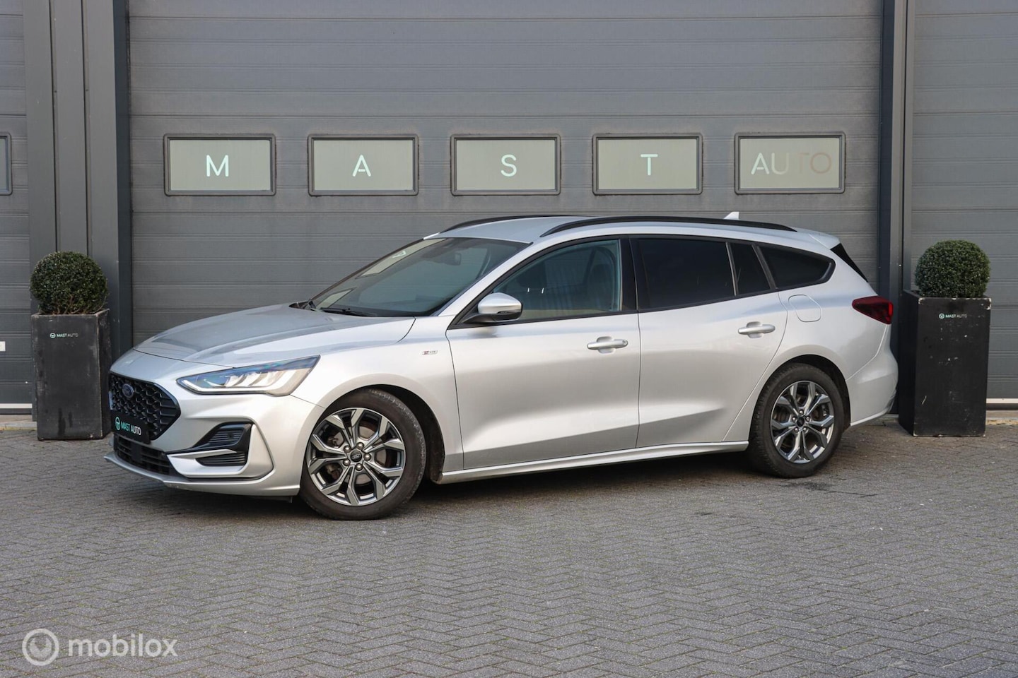 Ford Focus Wagon - 1.0 EcoBoost Hybrid ST Line|LED|Stoelverw|Apple Carplay - AutoWereld.nl