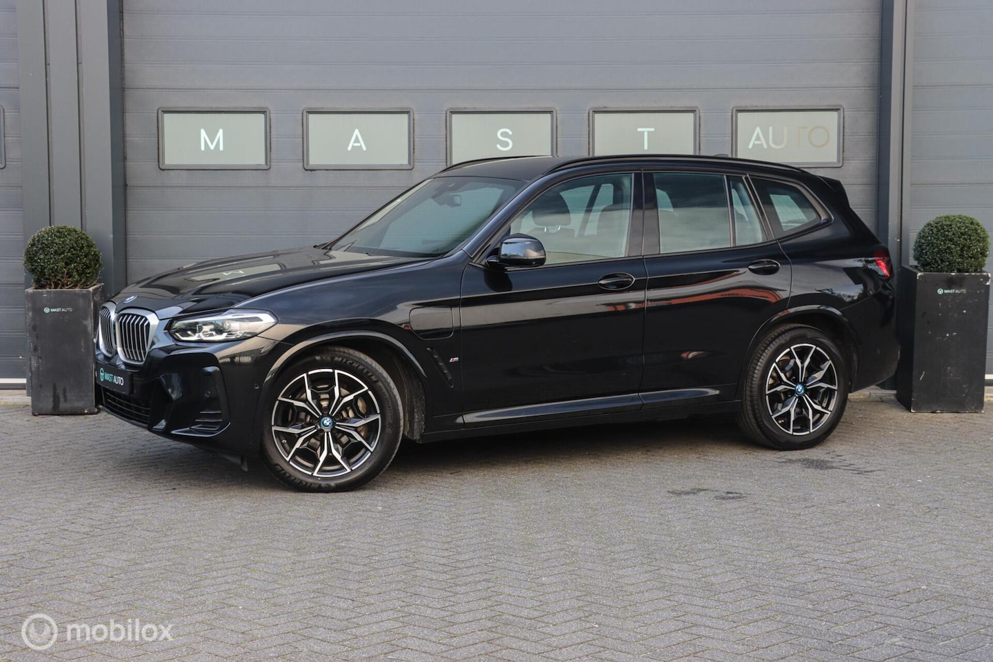 BMW X3 - xDrive30e High Executive|M-Sport|Camera|LED|Apple carplay - AutoWereld.nl