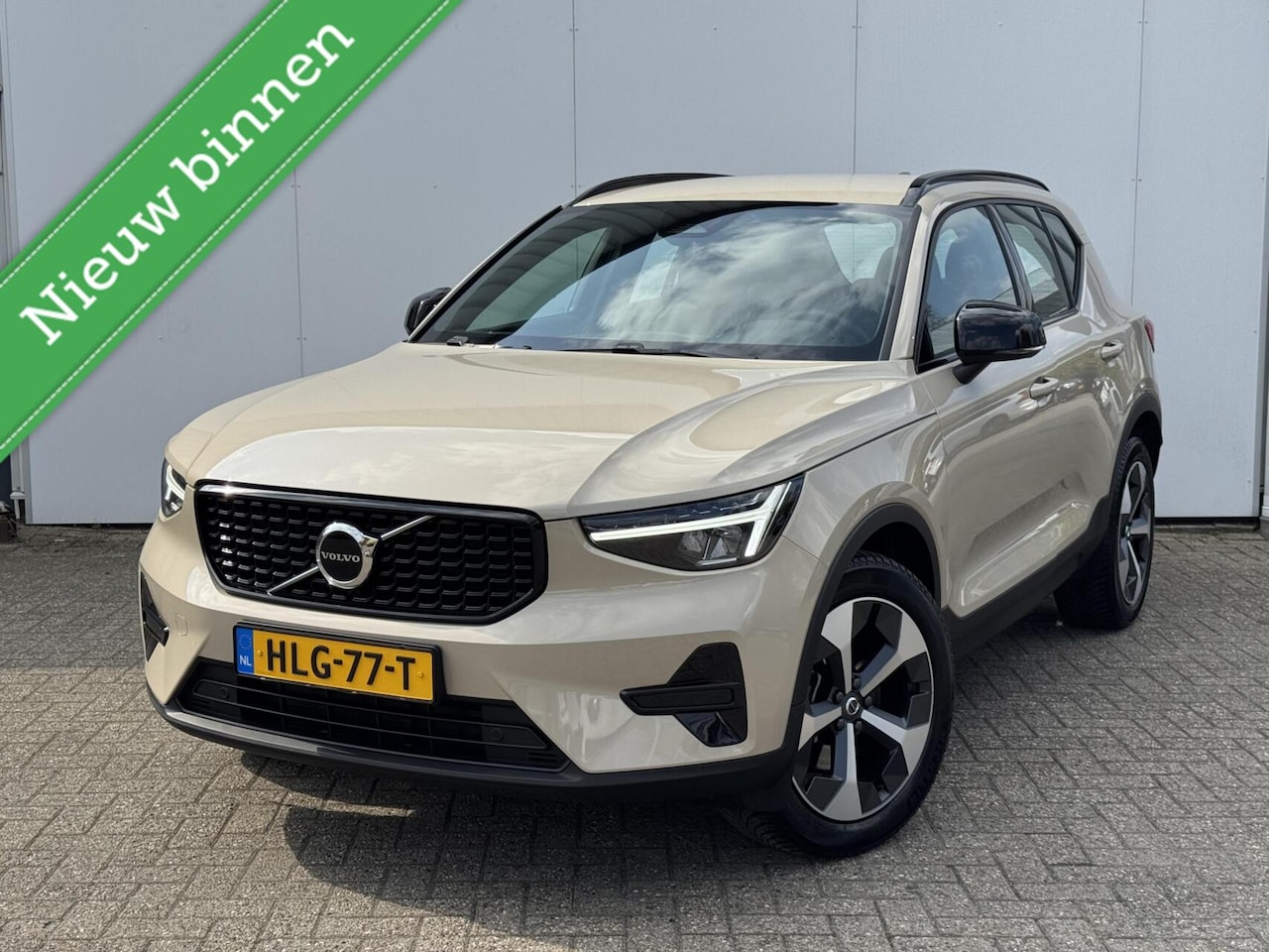Volvo XC40 - B4 Plus Dark | Adaptief Cruis | Trekhaak | Stuur en Stoel verwarming - AutoWereld.nl