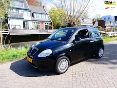 Lancia Y(psilon) - Ypsilon 1.2 Argento Airco INRUILKOOPJE ZO MEENEMEN