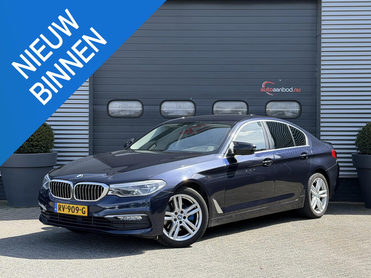 BMW 5-serie - 520i High Executive | Navigatie | Lederen Bekleding | Comfort Stoelen | Parkeersensoren | - AutoWereld.nl