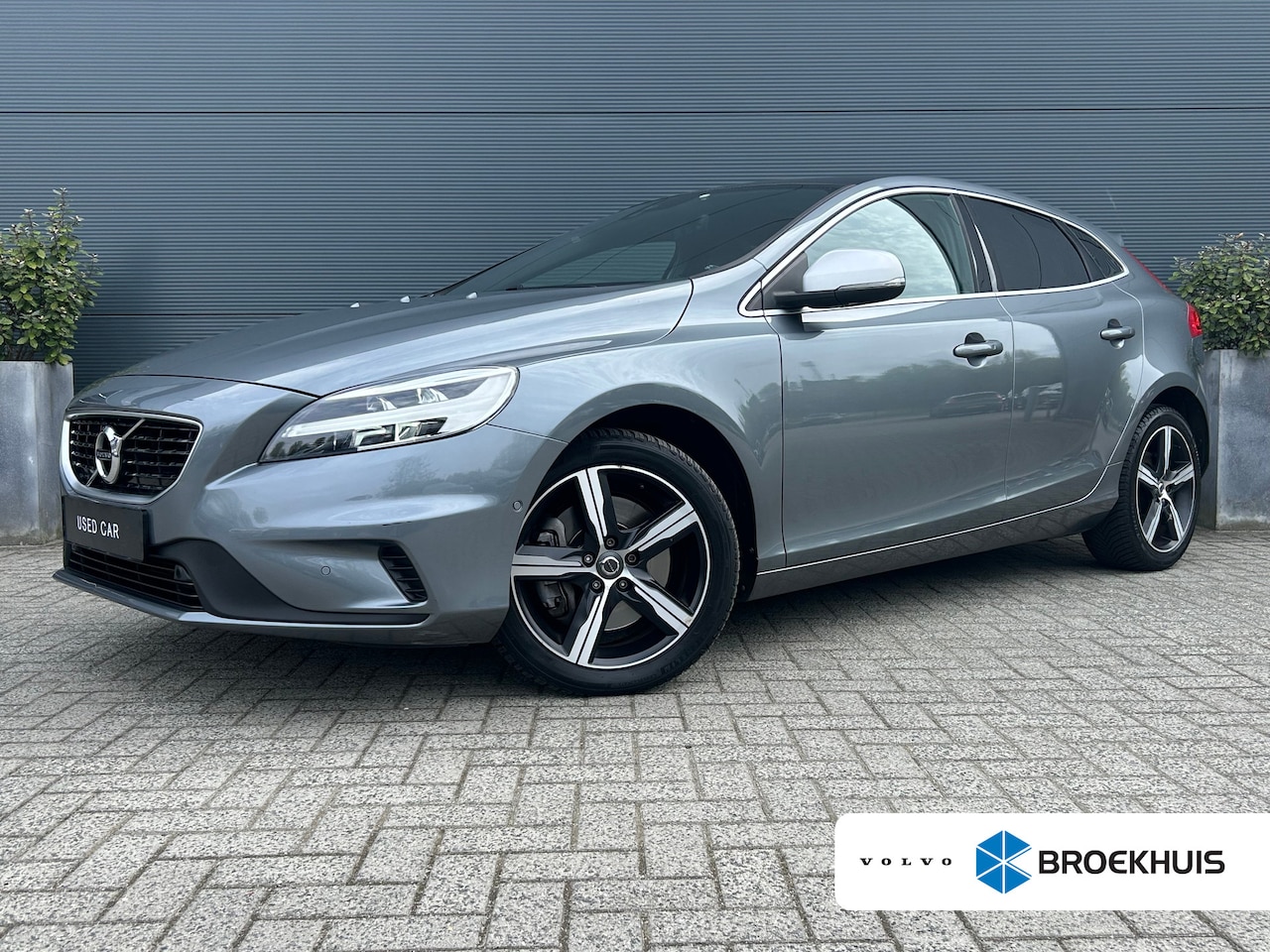 Volvo V40 - 1.5 T3 Polar+ Sport | Trekhaak | Harman/Kardon | All-seasons | R-Design | Keyless entry | - AutoWereld.nl