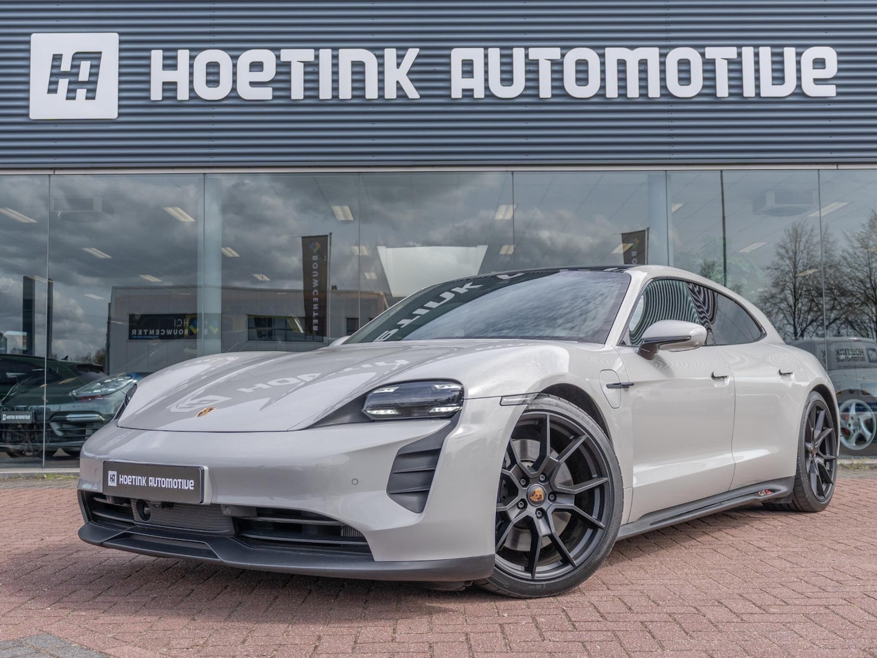 Porsche Taycan Sport Turismo - GTS 93 kWh | 90,5% SOH | BTW | 4-wiel sturing | Hud | Apple CarPlay & Android Auto - AutoWereld.nl