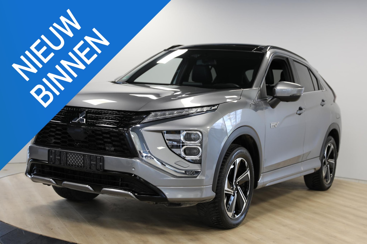Mitsubishi Eclipse Cross - 2.4 PHEV Instyle | Schuif- kanteldak | Trekhaak | Leer - AutoWereld.nl