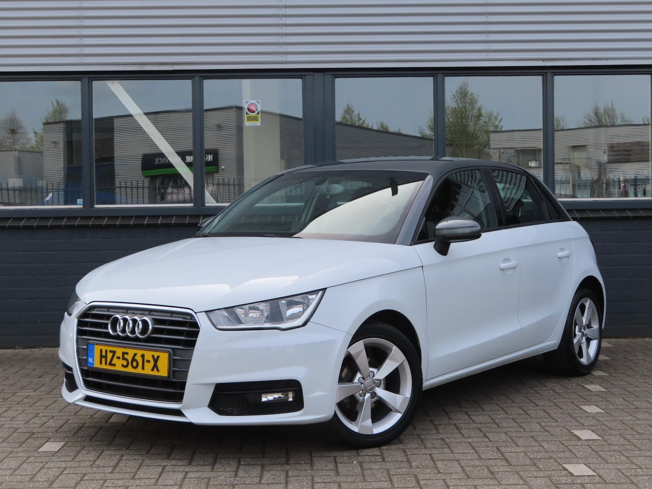 Audi A1 Sportback - 1.0 TFSI Sport | stoelverwarming | navi | parkeersensoren | cruise control | airco - AutoWereld.nl