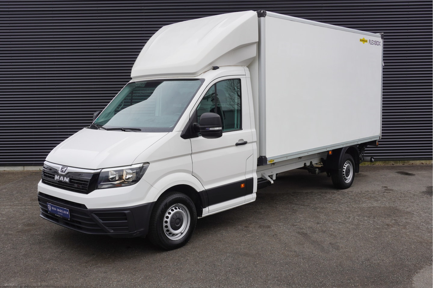 MAN TGE - 140pk Bakwagen laadklep Apple Carplay Cruise control Airco 3-Zits Meubelbak Koffer LBW - AutoWereld.nl