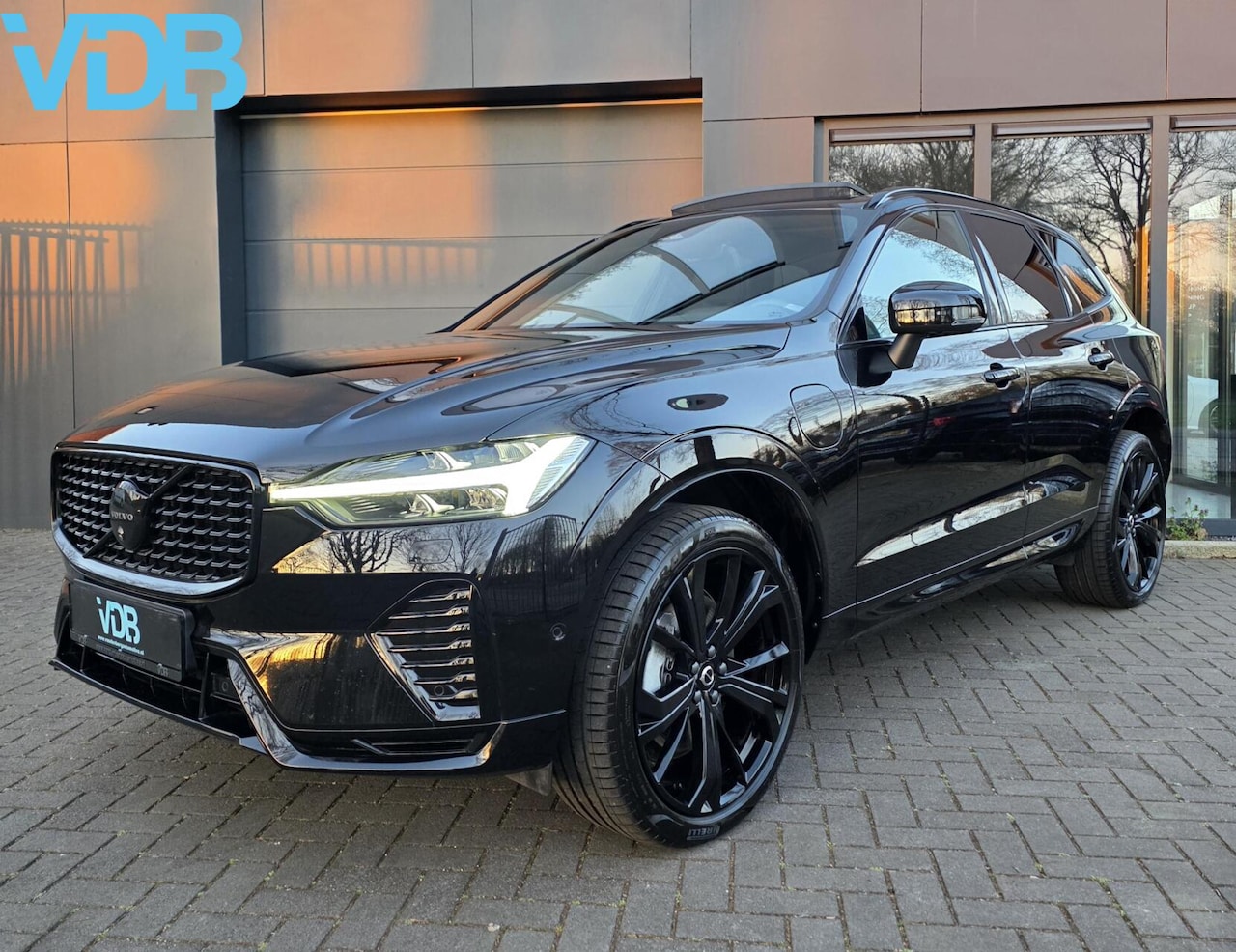 Volvo XC60 - 2.0 T8 Plug-in hybrid AWD Plus BLACK EDITION VOL - AutoWereld.nl