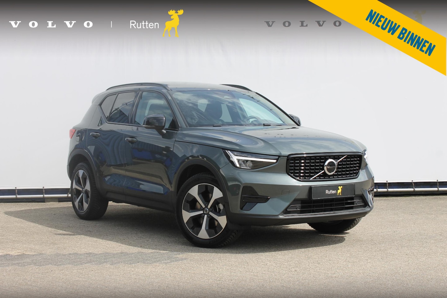 Volvo XC40 - B3 177PK Automaat Plus Dark Panoramisch schuif-kanteldak / Adaptieve Cruise Control / Goog - AutoWereld.nl