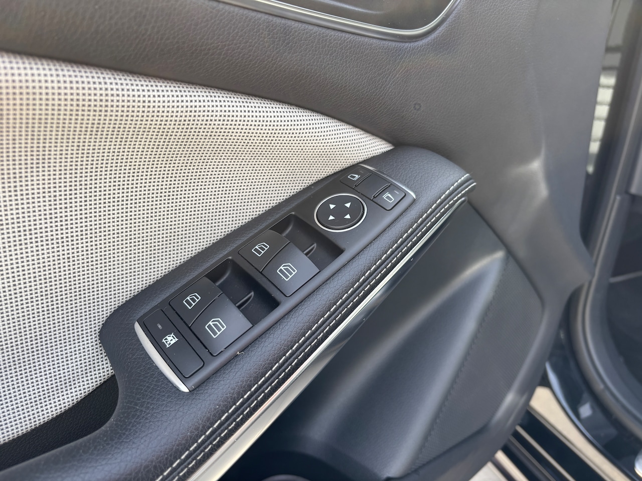 Mercedes-Benz A-klasse - 180 Ambition | Org-NL auto. Trekhaak. Automaat. Xenon. Sportstoelen. Navi.