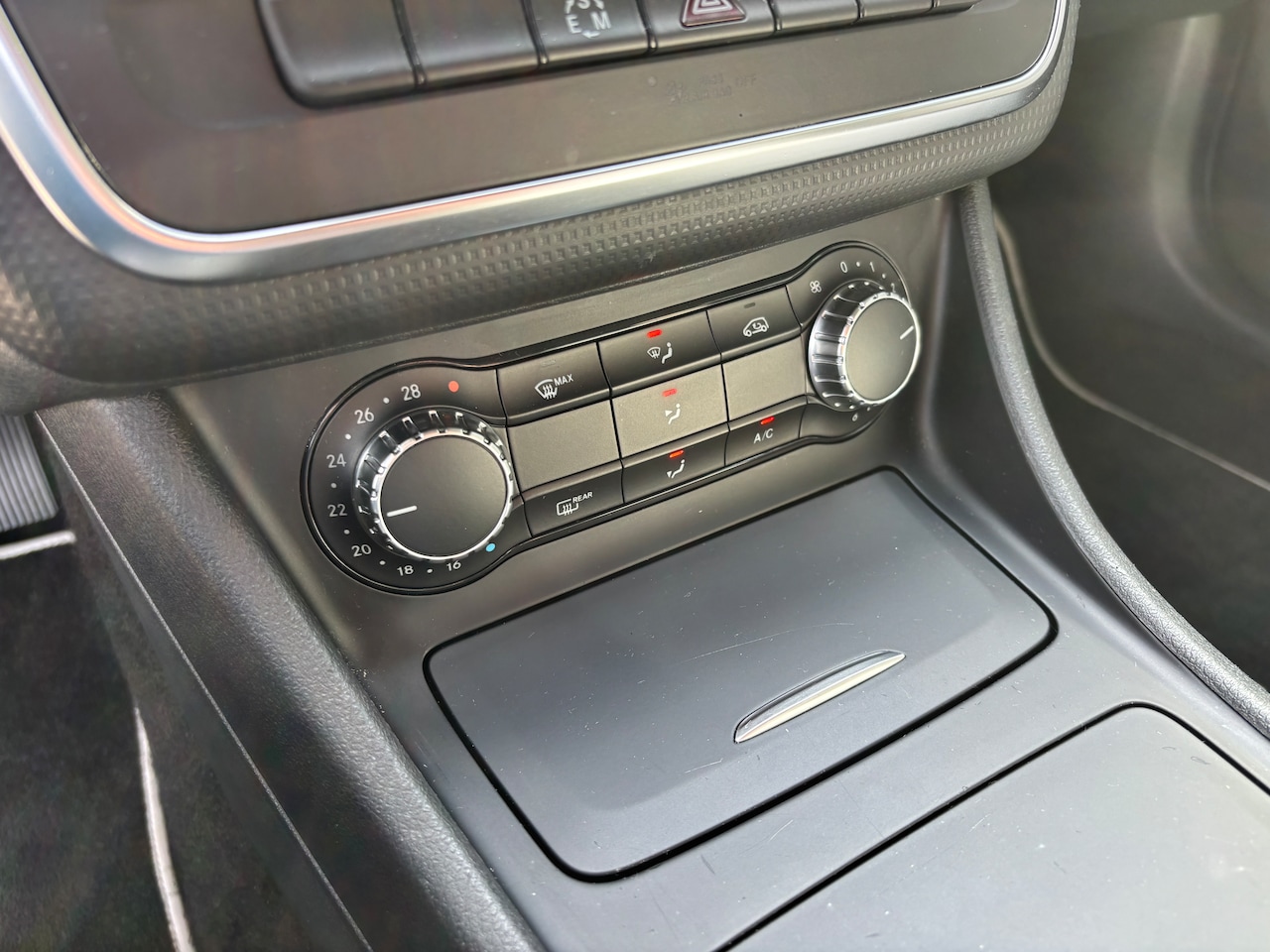 Mercedes-Benz A-klasse - 180 Ambition | Org-NL auto. Trekhaak. Automaat. Xenon. Sportstoelen. Navi.