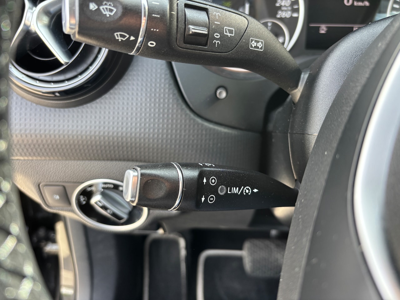 Mercedes-Benz A-klasse - 180 Ambition | Org-NL auto. Trekhaak. Automaat. Xenon. Sportstoelen. Navi.