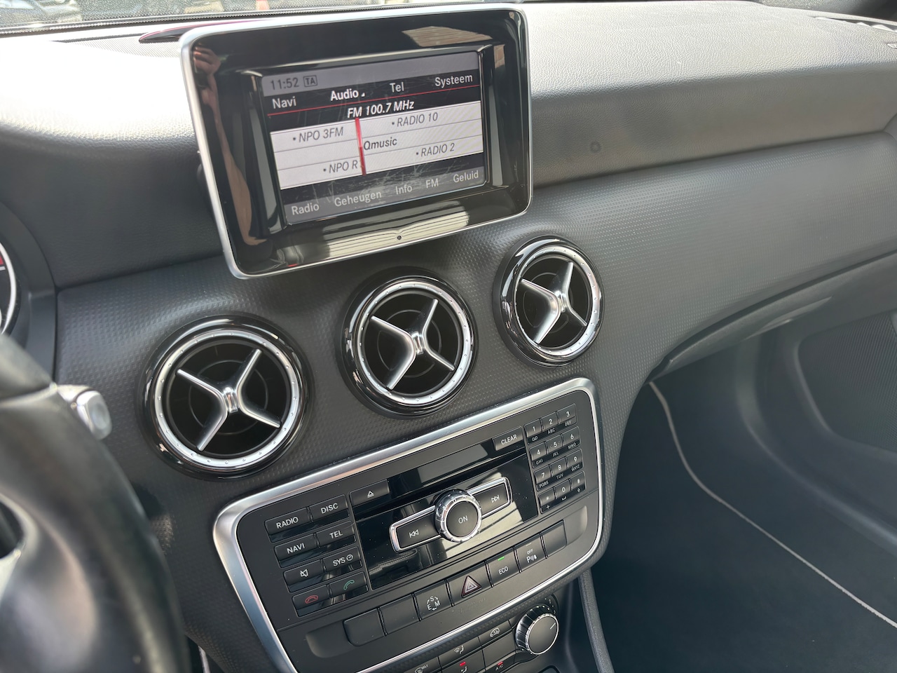 Mercedes-Benz A-klasse - 180 Ambition | Org-NL auto. Trekhaak. Automaat. Xenon. Sportstoelen. Navi.