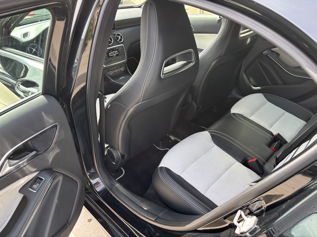 Mercedes-Benz A-klasse - 180 Ambition | Org-NL auto. Trekhaak. Automaat. Xenon. Sportstoelen. Navi.