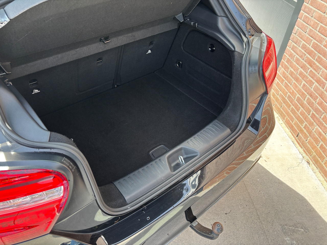 Mercedes-Benz A-klasse - 180 Ambition | Org-NL auto. Trekhaak. Automaat. Xenon. Sportstoelen. Navi.