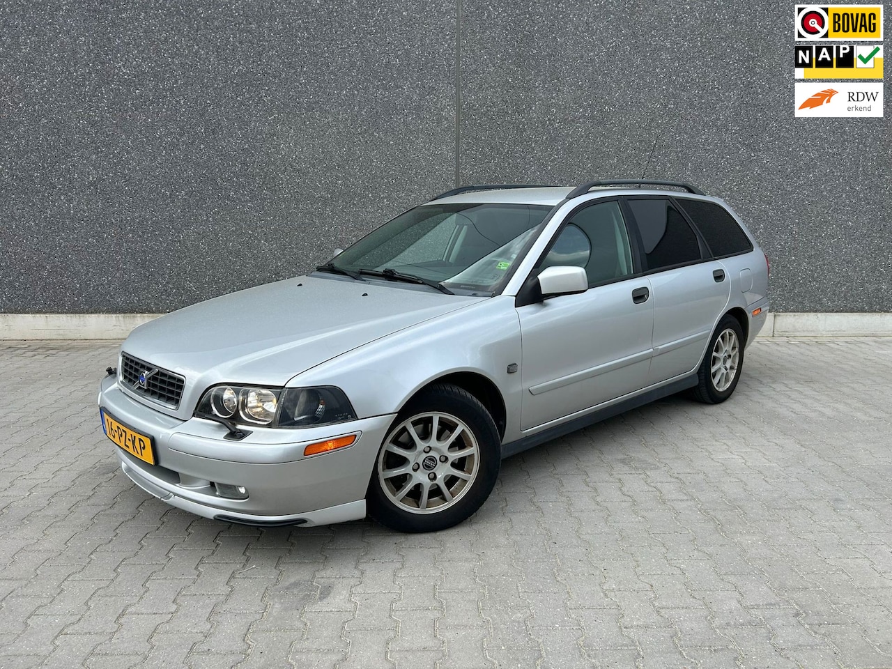 Volvo V40 - 1.8 Europa Prestige | NW DISTRIBUTIE | TREKHAAK | BLUETOOTH | AUX | CRUISE CONTROL | STOEL - AutoWereld.nl