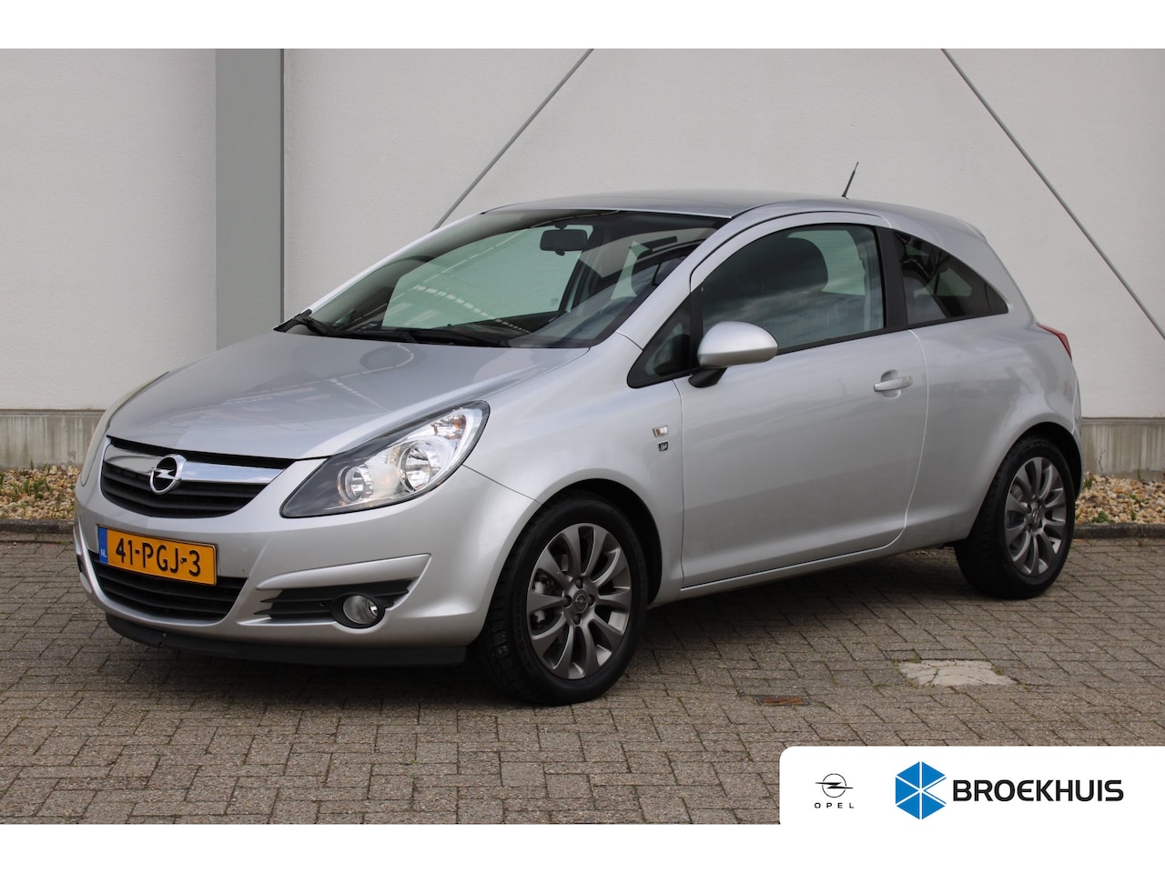 Opel Corsa - 1.4-16V '111' Edition AUTOMAAT / Stuur en Stoelverwarmd / Airco / Cruise Control / 16'' LM - AutoWereld.nl