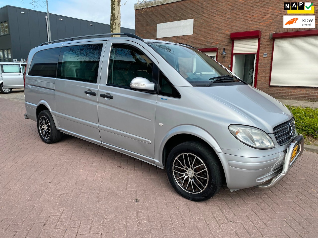 Mercedes-Benz Vito - 115 CDI 320 DC / Airco / Cruise Control / Navigatie / 229.243 KM NAP / Sportvelgen / 110KW - AutoWereld.nl