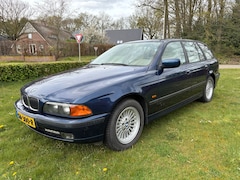 BMW 5-serie Touring - 540i Executive HANDGESCHAKELD