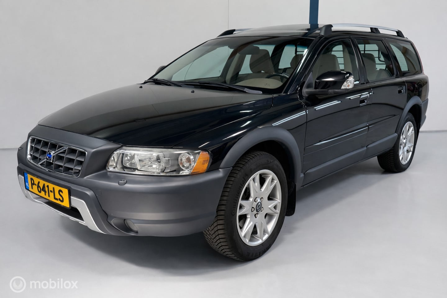 Volvo XC70 - 2.5 T Summum SCHUIFDAK / LEER / FOUR-C - AutoWereld.nl