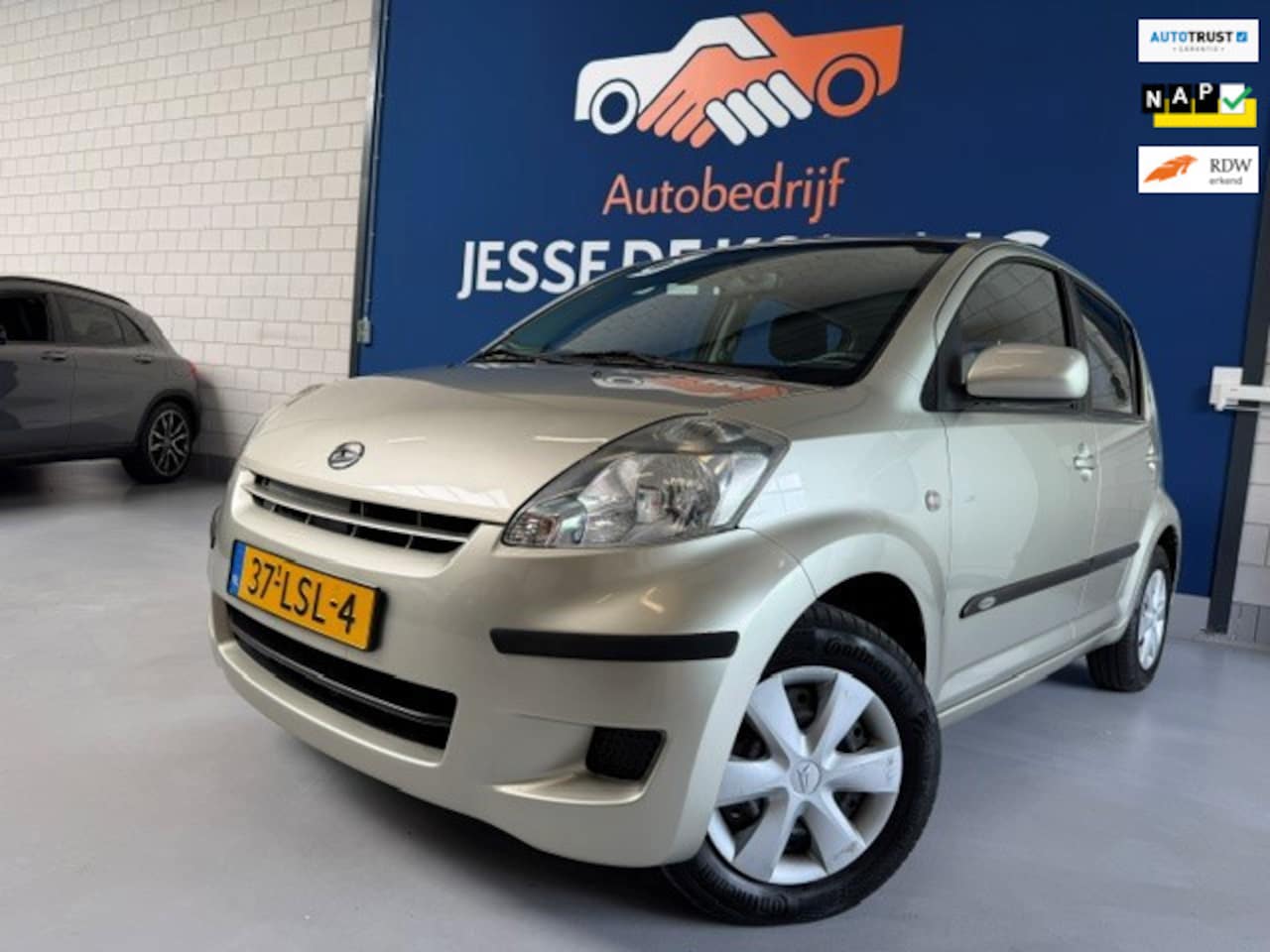 Daihatsu Sirion 2 - 1.3-16V Sense Automaat / bj.2010 / airco / 5 deurs / 2e eigenaar / APK 04/2027 en NAP met - AutoWereld.nl