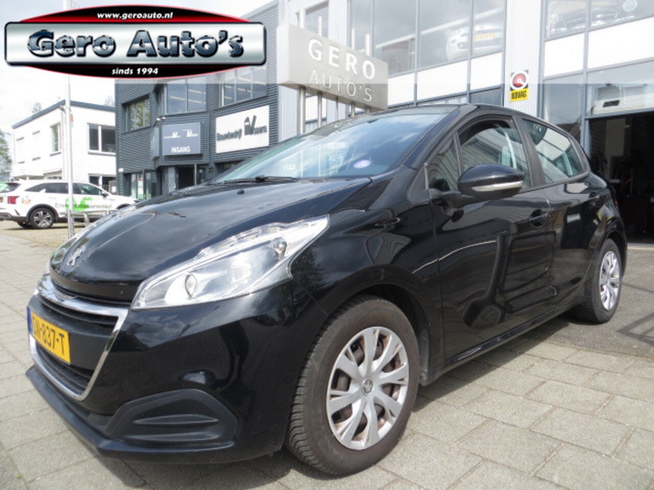Peugeot 208 - 1.2 PureTech Active 5 drs nl-auto ,airco cruise control navigatie dab + etc - AutoWereld.nl