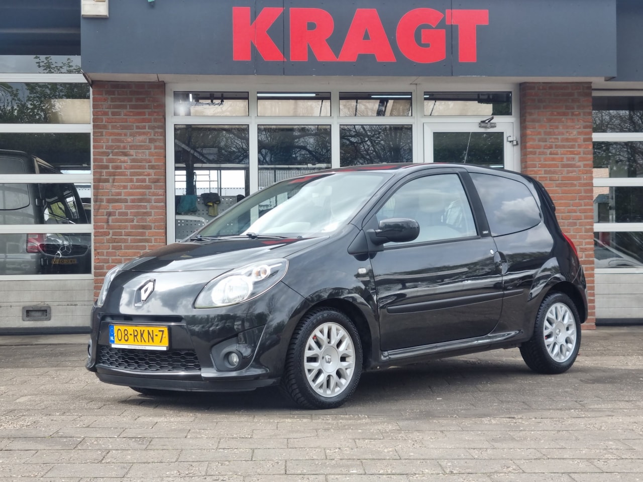 Renault Twingo - Initiale Paris 1.2-16V 75 pk - Leder - climate - lichtmetaal - AutoWereld.nl