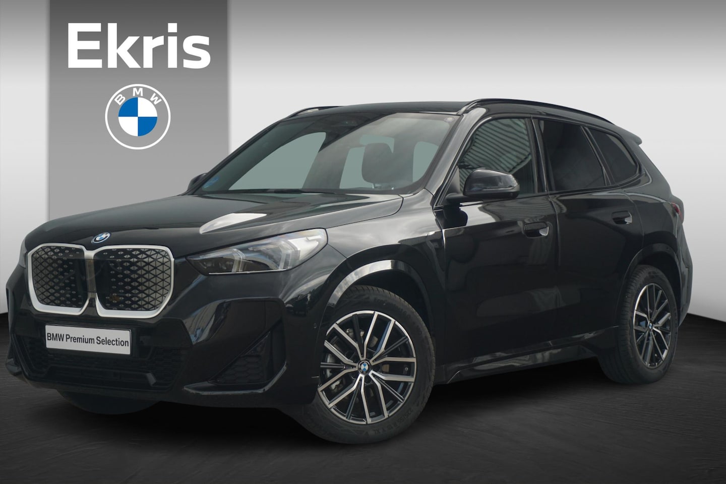 BMW iX1 - eDrive20 M Sport | Schuif-kanteldak | Head-up | 360 Graden Camera's | Adaptief Cruise Cont - AutoWereld.nl