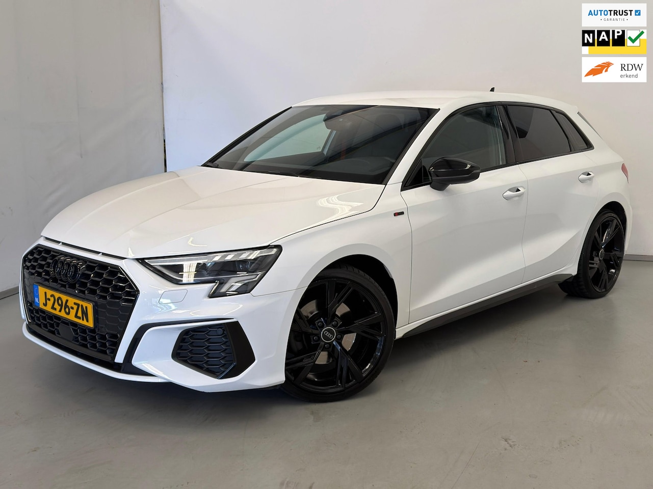 Audi A3 Sportback - 30 TFSI / S Line / Virtual / NL-auto / CarPlay - AutoWereld.nl