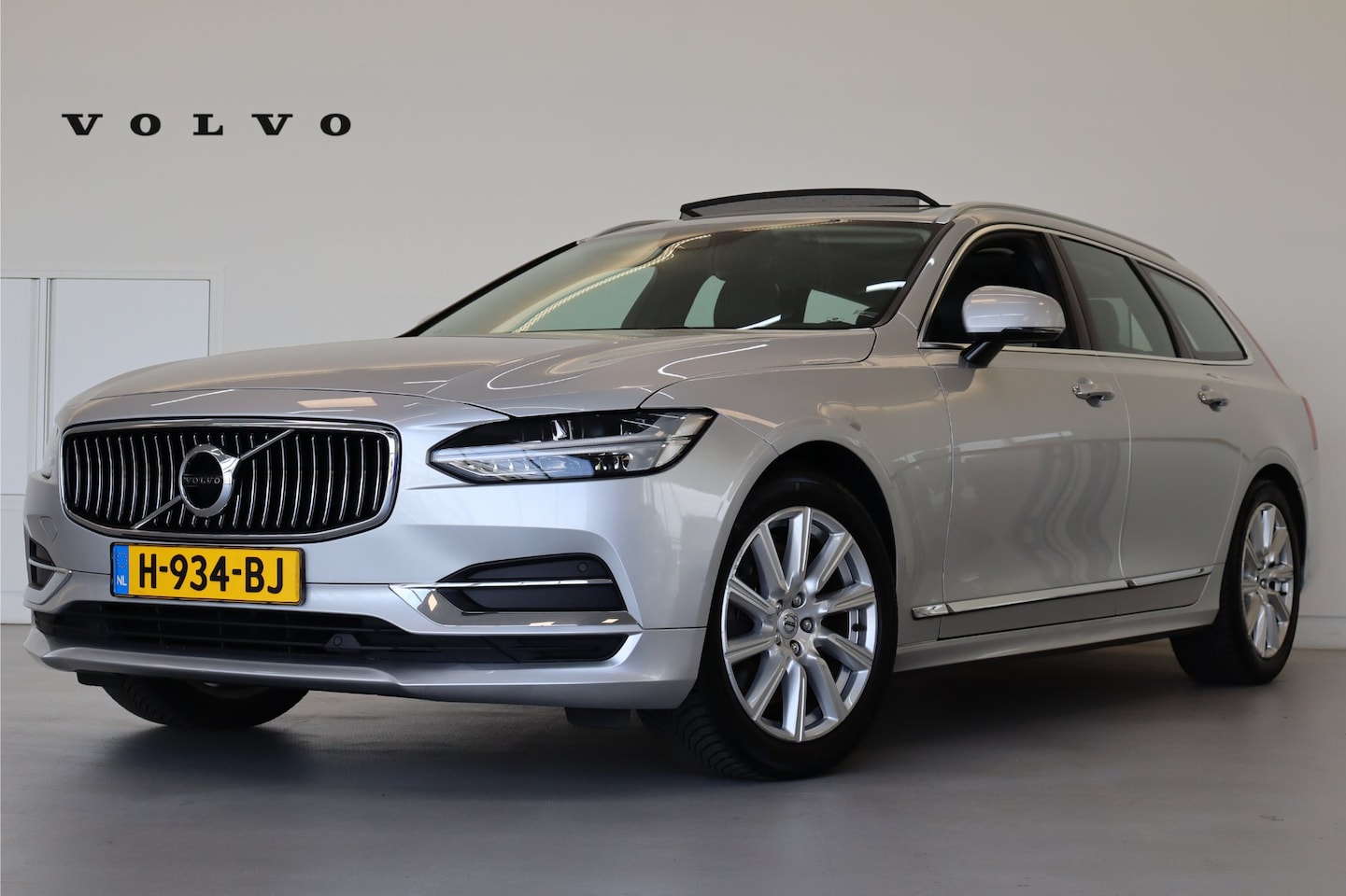 Volvo V90 - T4 190PK Inscription | Trekhaak | Panoramadak | Massage | Adap Cruise | Memory - AutoWereld.nl