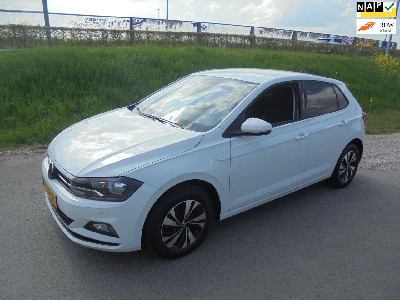 Volkswagen Polo - Volkswagen Polo 1.0 Benzine airco lmv navigatie pdc 143.000km eerste eigenaar - AutoWereld.nl