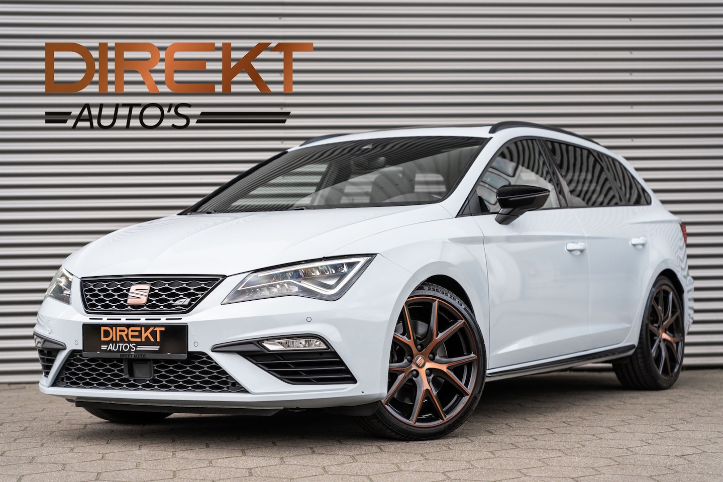 SEAT Leon ST - 2.0 TSI CUPRA 4DRIVE DYNAMIC GREY PANO BEATS - AutoWereld.nl