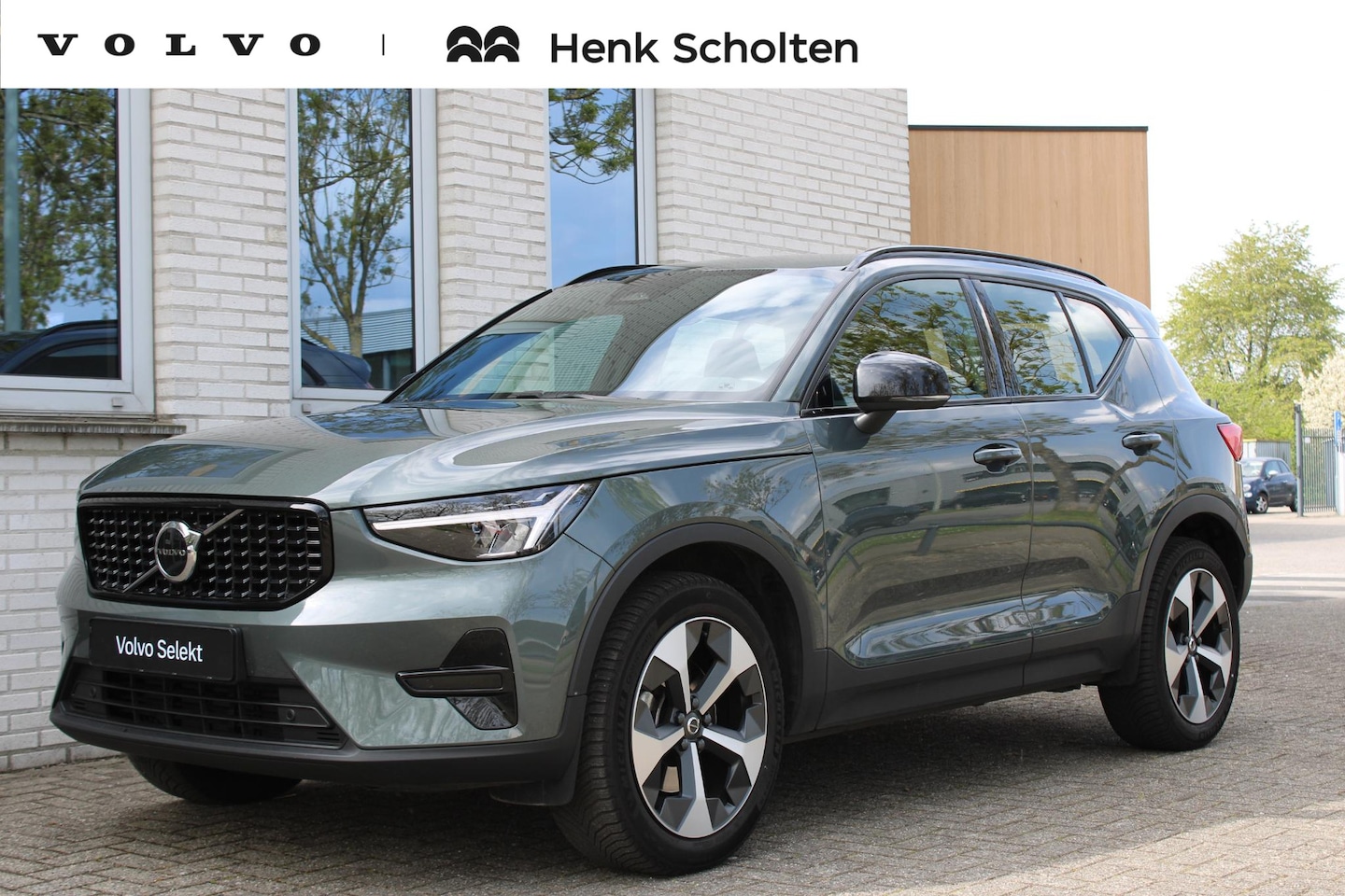 Volvo XC40 - 2.0 B4 Plus Dark | Elektrisch verstelbare stoelen met memory | Adaptieve cruise controle | - AutoWereld.nl