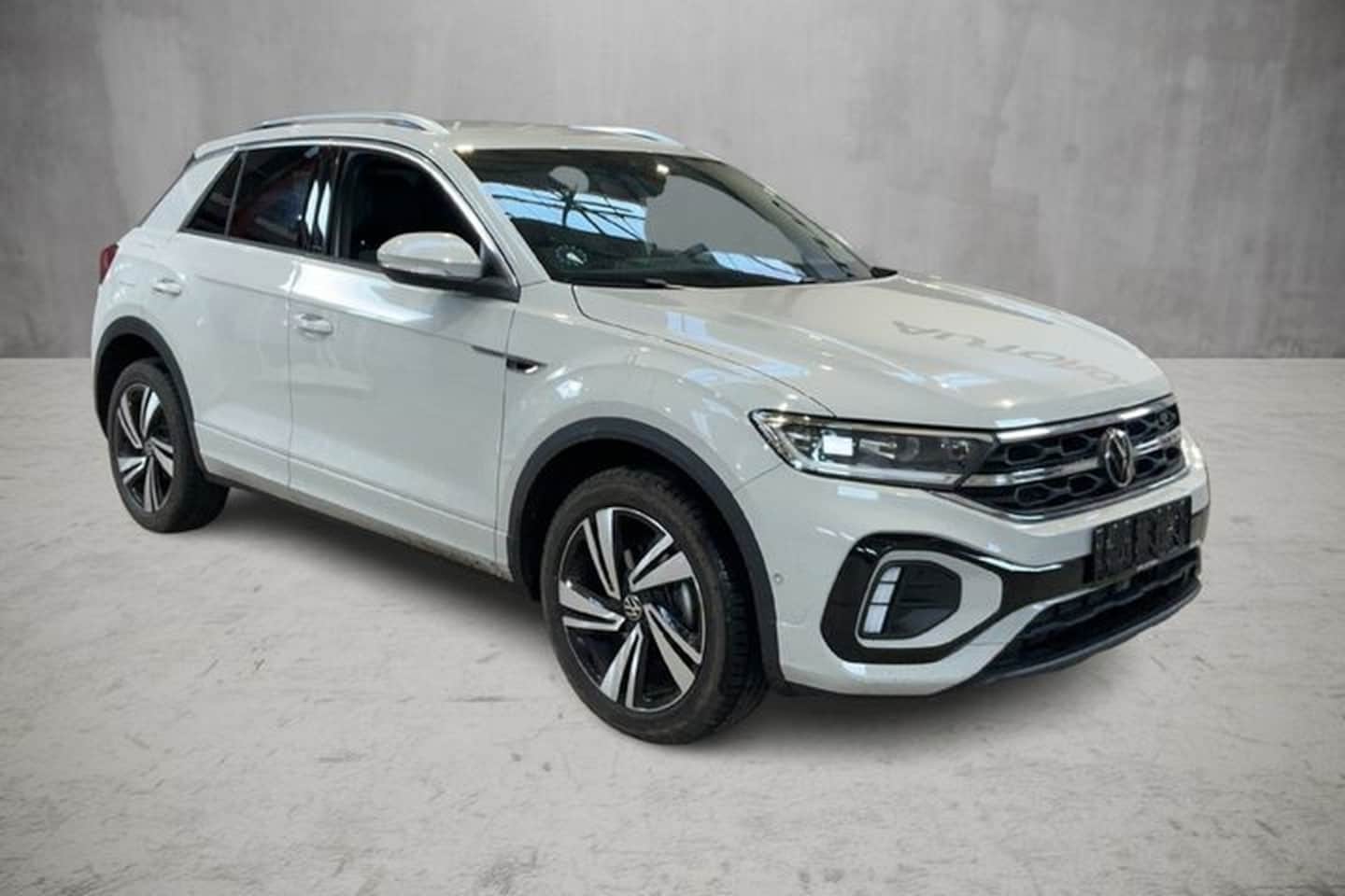 Volkswagen T-Roc - 1.5 TSI R-Line Edition automaat,elektrische achterklep,achteruitrijcamera,led,keyless,appl - AutoWereld.nl