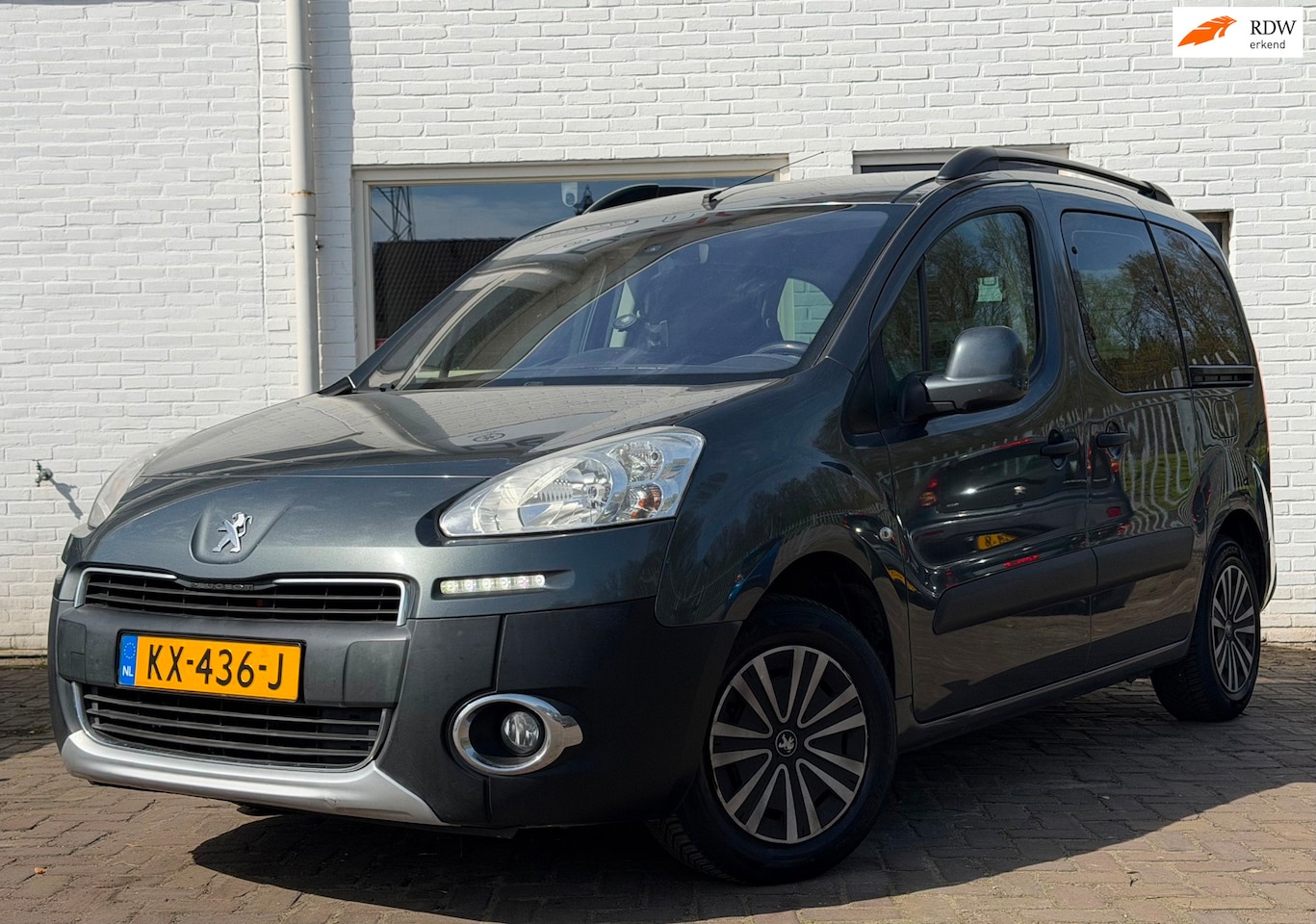 Peugeot Partner Tepee - 1.6 Airco, 2 schuifdeuren, Trekhaak - AutoWereld.nl