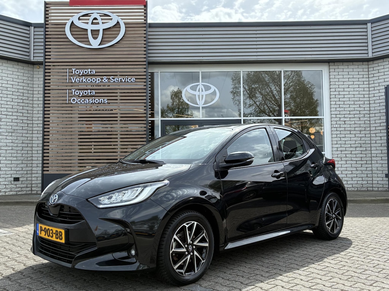 Toyota Yaris - 1.5 HYBRID DYNAMIC NL-AUTO ALL SEASON LED 16" LM-VELGEN KEYLESS APPLE/ANDROID CLIMA AD-CRU - AutoWereld.nl