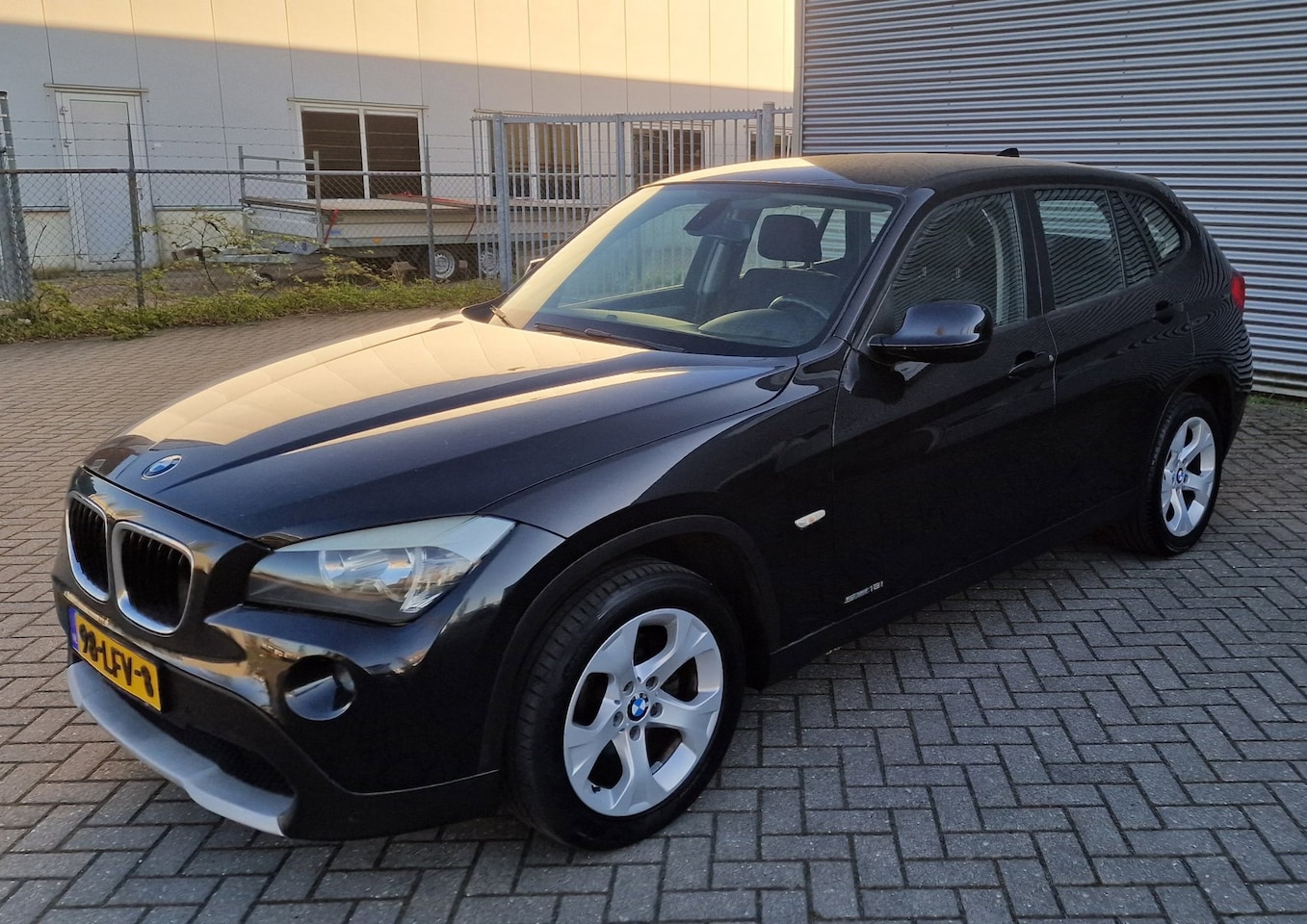 BMW X1 - SDrive18i Executive AUT NAVI PSENSOR CRUISE TREKHAAK 2 X SLEUTELS - AutoWereld.nl