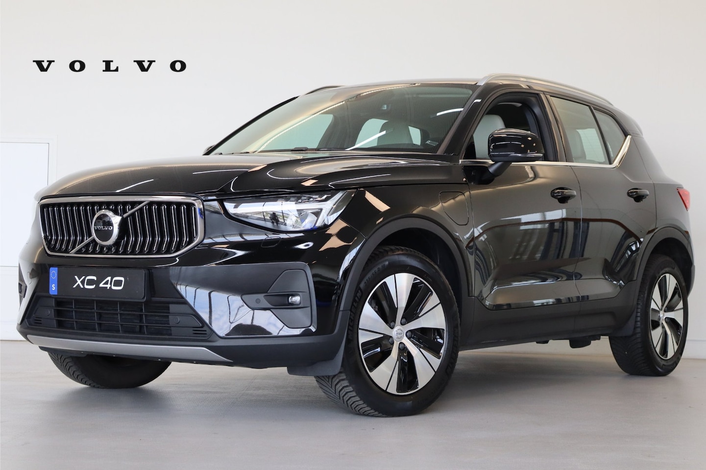 Volvo XC40 - T4 211PK Plus Bright | Adap Cruise | Stoel Verw. | Geheugen | 18'' - AutoWereld.nl