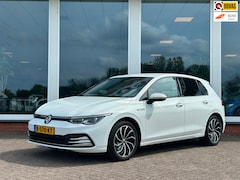 Volkswagen Golf - 1.5 eTSI Style AUT. - Navi - Alcantara - Camera - PDC - LM