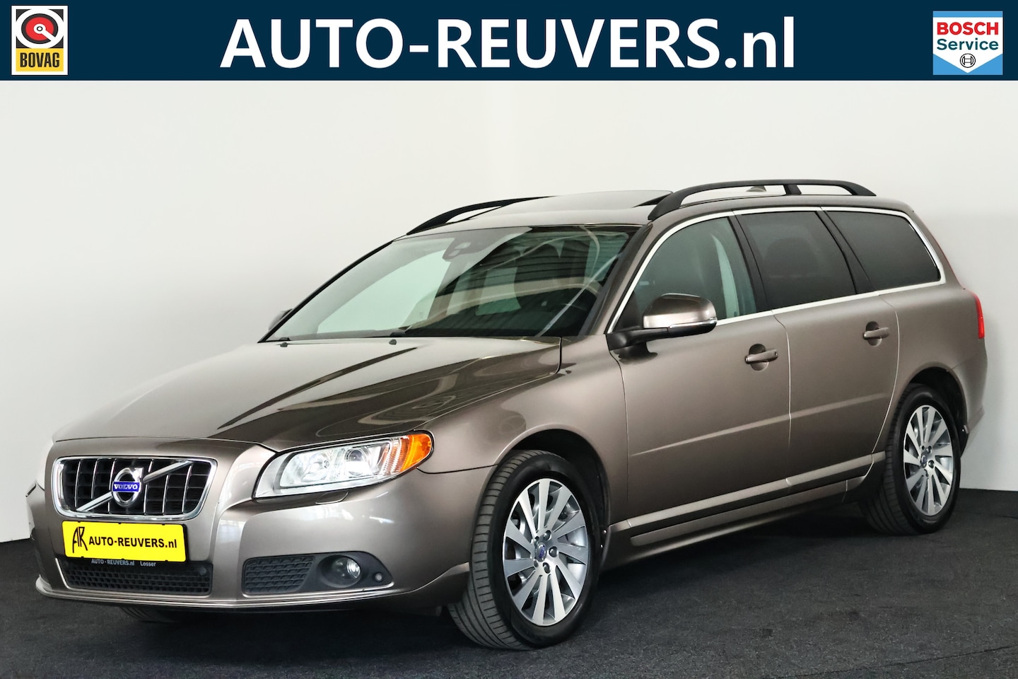 Volvo V70 - 1.6 T4 Summum / Opendak / Leder / Navi / Trekhaak - AutoWereld.nl