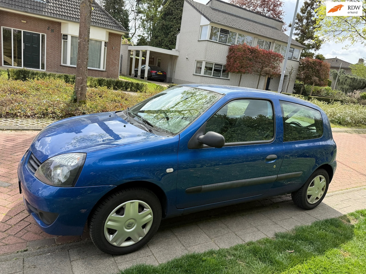 Renault Clio - 1.2 Campus Accès 1.2 Campus Accès, APK 17-04-2027. - AutoWereld.nl