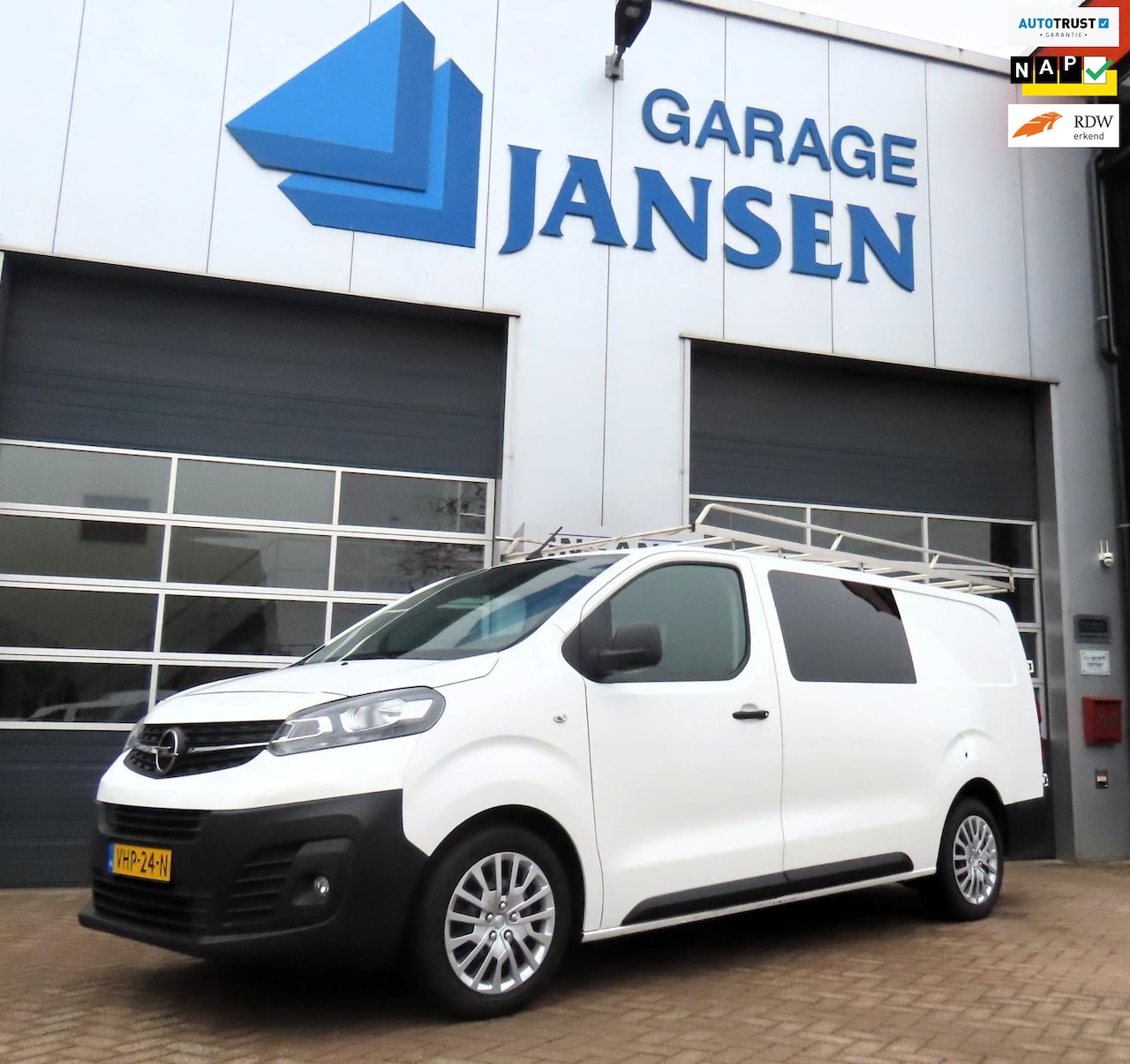 Opel Vivaro - 2.0 CDTI L3H1 DC Edition 122 Pk Cruise Camera Navi - AutoWereld.nl