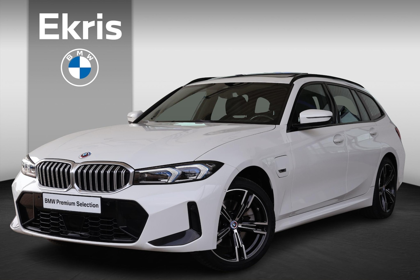 BMW 3-serie Touring - 330e xDrive | M Sportpakket | Panorama Dak | Elektr. Trekhaak - AutoWereld.nl