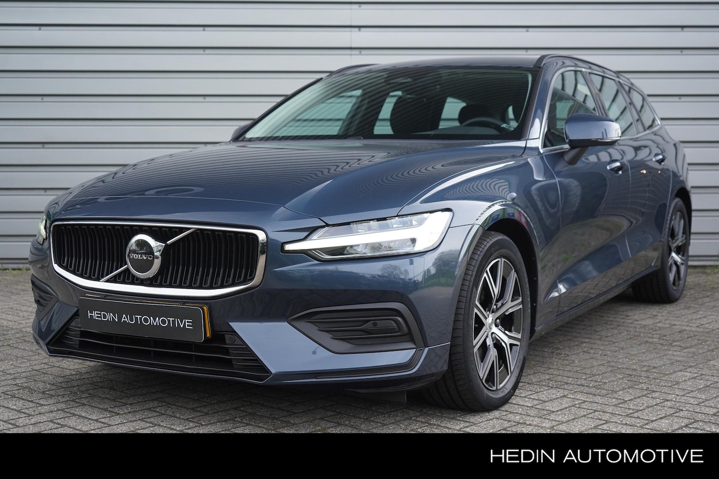 Volvo V60 - 2.0 B3 Core | Stoel en stuurverwarming | Adaptieve Cruise Control | Parkeersensoren | Goog - AutoWereld.nl