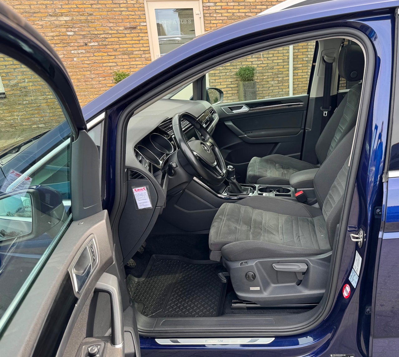 Volkswagen Touran - 1.4 TSI Highline 7 Persoons Bj 2016 weinig kilometers - AutoWereld.nl