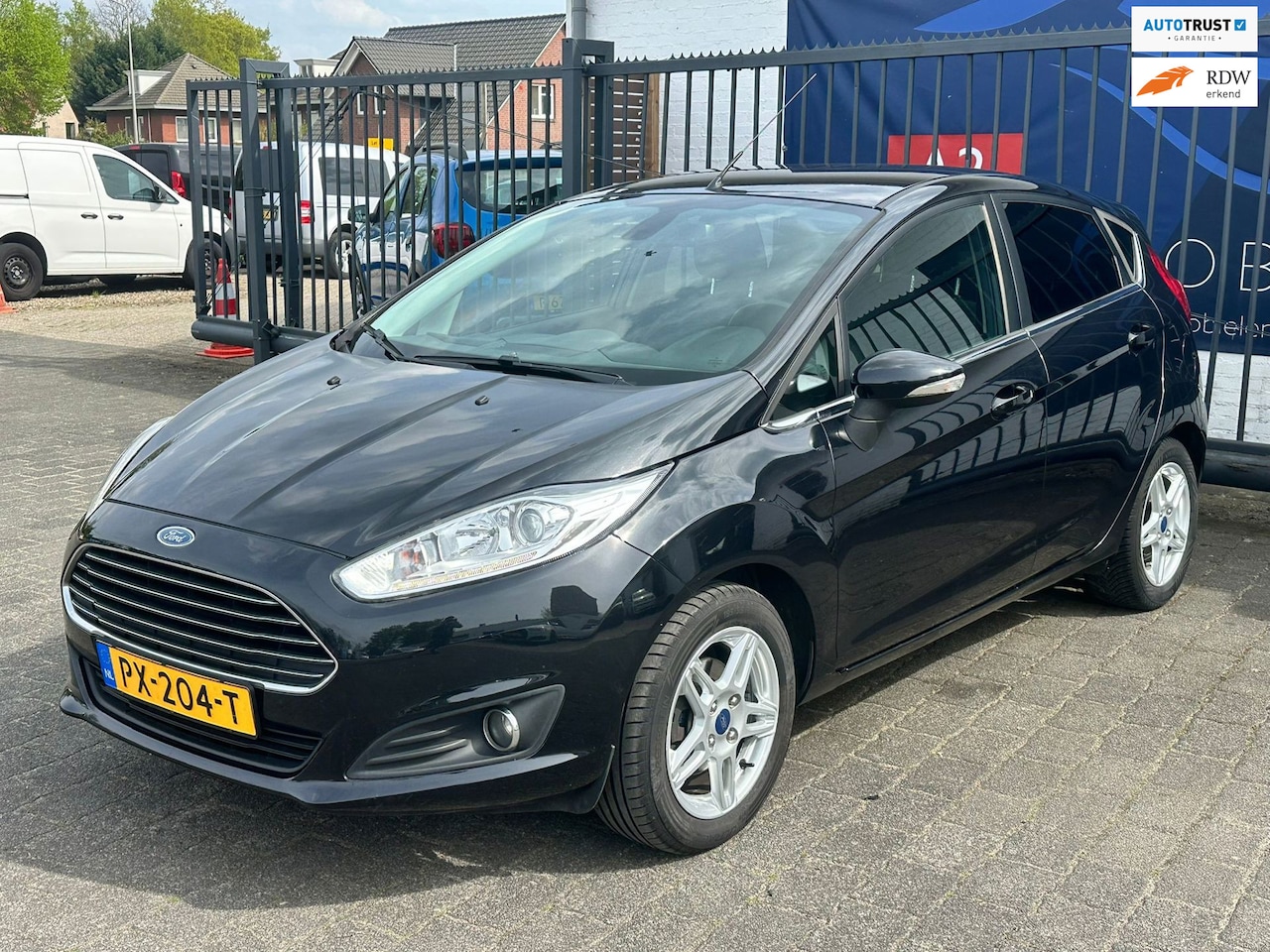 Ford Fiesta - 1.25 Titanium / AIRCO / INTERIEURVERLICHTING / BLUETOOTH / LM VELGEN - AutoWereld.nl