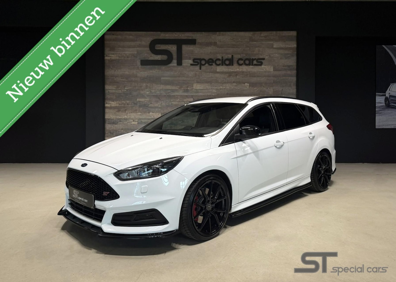 Ford Focus Wagon - 2.0 ST2|Maxton|19 inch|Carplay - AutoWereld.nl