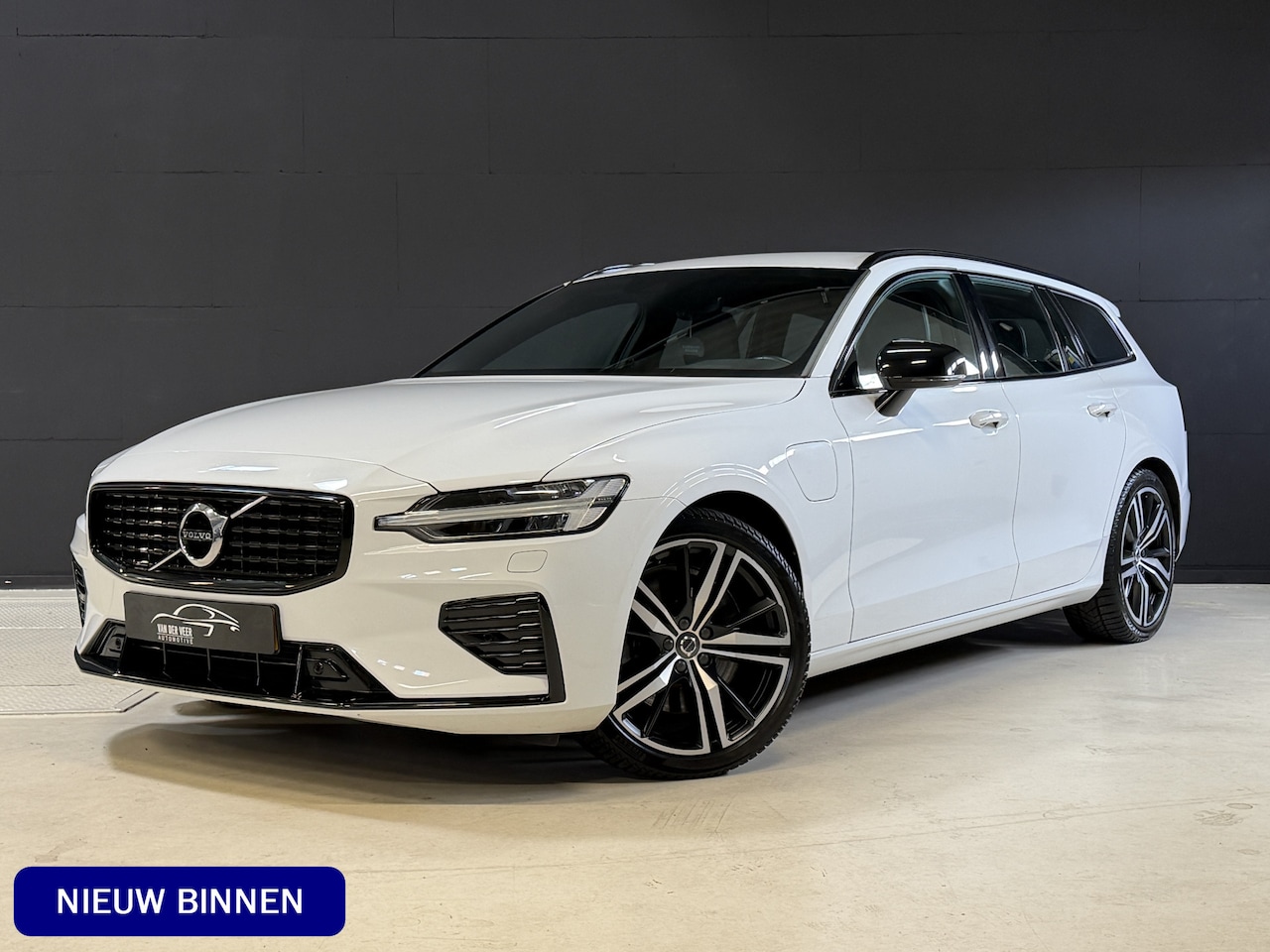 Volvo V60 - 2.0 T8 Recharge AWD R-Design | Elektr. trekhaak | Camera | Stoel/stuurverwarming | Carplay - AutoWereld.nl