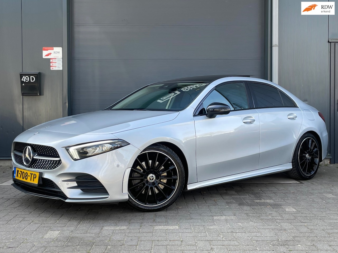 Mercedes-Benz A-klasse - 220 Premium Plus AMG PANO SFEER BURMESTER CLIMA NAVI BLUETOOTH ALCANTARA - AutoWereld.nl