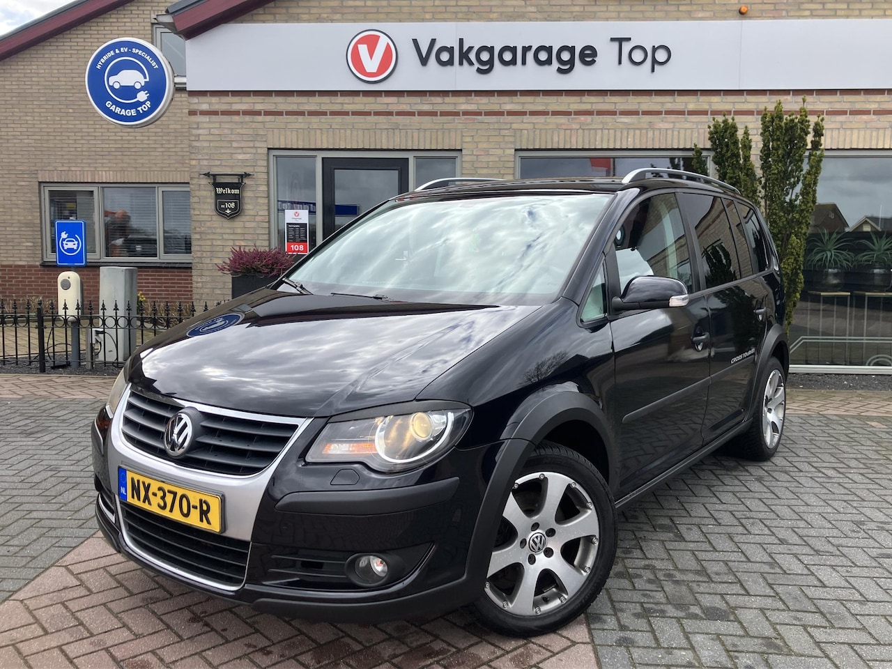 Volkswagen Touran Cross - 1.4 TSI | Leder | Trekhaak | Navi - AutoWereld.nl